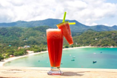 Taze organik karpuz sallamak restoranında Ao tanga Nai Pan Noi Beach Koh Samui Adası, Tayland bir yaz günü