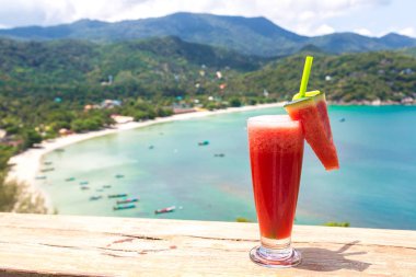 Taze organik karpuz sallamak restoranında Ao tanga Nai Pan Noi Beach Koh Samui Adası, Tayland bir yaz günü