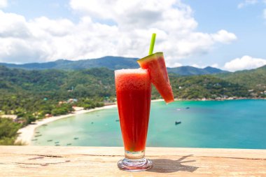 Taze organik karpuz sallamak restoranında Ao tanga Nai Pan Noi Beach Koh Samui Adası, Tayland bir yaz günü
