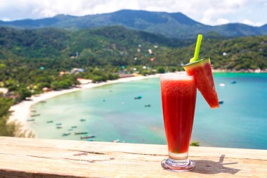 Taze organik karpuz sallamak restoranında Ao tanga Nai Pan Noi Beach Koh Samui Adası, Tayland bir yaz günü