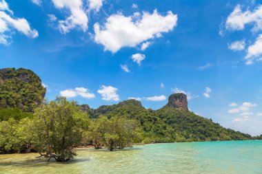 Ao Phra Nang Beach, Krabi, Tayland bir yaz günü