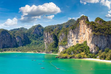 Railay Beach, Krabi, Tayland bir yaz günü panoramik havadan görünümü