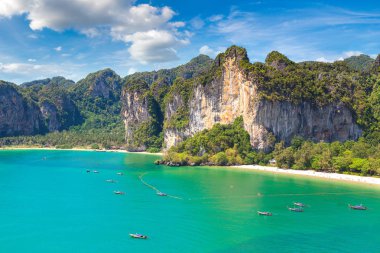 Railay Beach, Krabi, Tayland bir yaz günü panoramik havadan görünümü