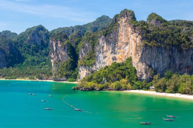 Railay Beach, Krabi, Tayland bir yaz günü panoramik havadan görünümü