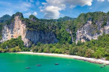 Railay Beach, Krabi, Tayland bir yaz günü panoramik havadan görünümü
