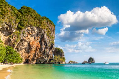 Ao Phra Nang Beach, Krabi, Tayland bir yaz günü