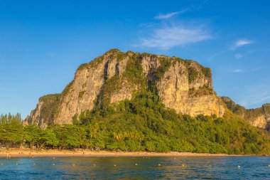 Ao Nang beach, Krabi, Tayland bir yaz günü