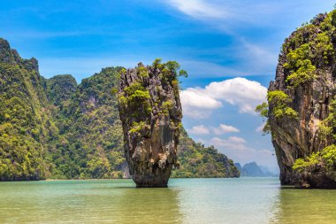 James Bond Adası Phang Nga Körfezindeki, bir yaz günü Tayland