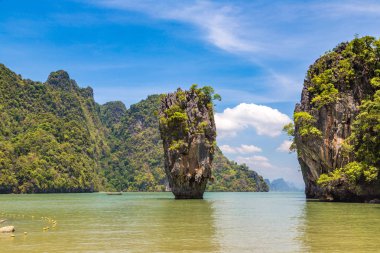James Bond Adası Phang Nga Körfezindeki, bir yaz günü Tayland