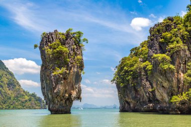 James Bond Adası Phang Nga Körfezindeki, bir yaz günü Tayland