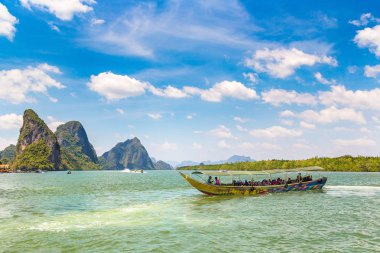 Ao Phang Nga, Tayland - 29 Mart 2018: Ao Phang Nga Milli Parkı, bir yaz günü Tayland