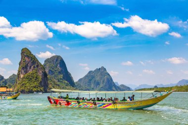 Ao Phang Nga, Tayland - 29 Mart 2018: Ao Phang Nga Milli Parkı, bir yaz günü Tayland