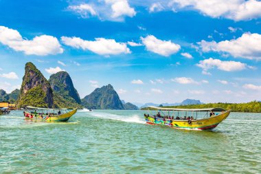 Ao Phang Nga, Tayland - 29 Mart 2018: Ao Phang Nga Milli Parkı, bir yaz günü Tayland