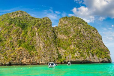 Bir yaz günü Tayland Koh Phi Phi Leh adada Maya Körfezi