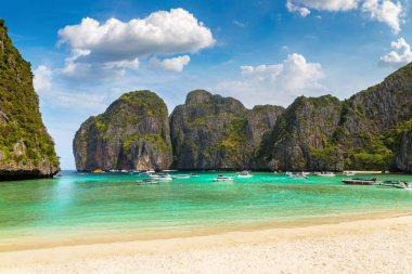 Bir yaz günü Tayland Koh Phi Phi Leh adada Maya Körfezi