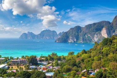 Phi Phi Don Island, Tayland bir yaz günü hava panoramik