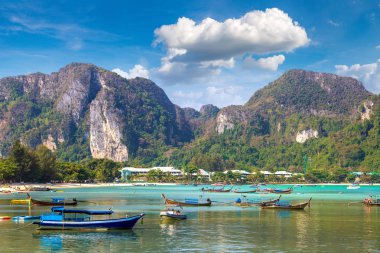 Phi Phi Don Island, Tayland bir yaz günü hava panoramik