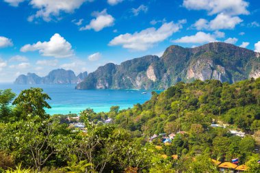 Phi Phi Don Island, Tayland bir yaz günü hava panoramik