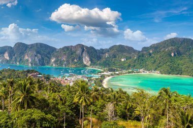 Phi Phi Don Island, Tayland bir yaz günü hava panoramik
