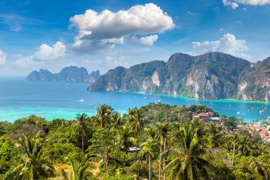 Phi Phi Don Island, Tayland bir yaz günü hava panoramik