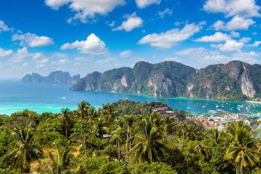 Phi Phi Don Island, Tayland bir yaz günü hava panoramik