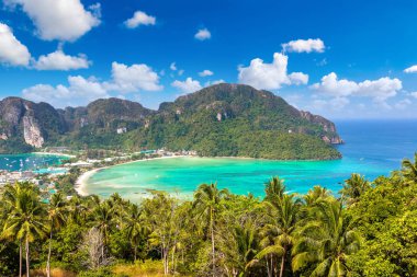 Phi Phi Don Island, Tayland bir yaz günü hava panoramik
