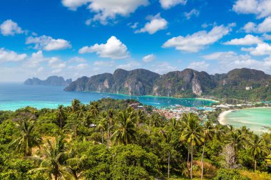 Phi Phi Don Island, Tayland bir yaz günü hava panoramik