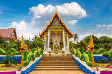 Bir yaz günü Tayland 'daki Phuket' te Karon Tapınağı