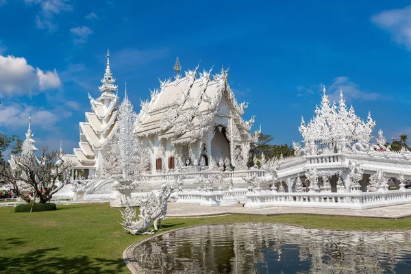 Chiang Rai, Tayland bir yaz günü beyaz tapınakta (Wat Rong Khun)