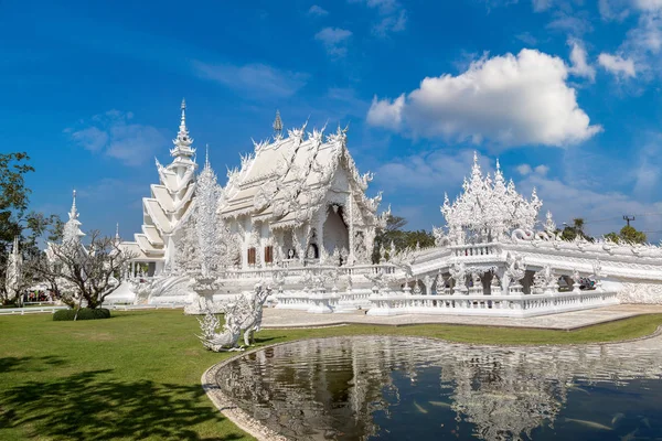 Chiang Rai, Tayland bir yaz günü beyaz tapınakta (Wat Rong Khun)