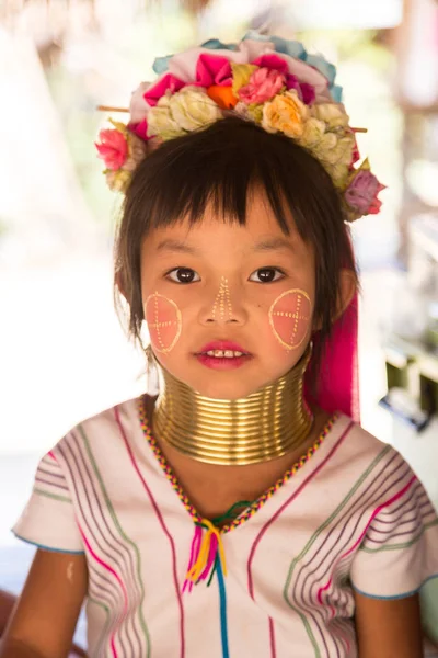 stock image CHIANG RAI, THAILAND - MARCH 29, 2018: Portrait of a long neck little girl in a village near Chiang Rai, Thailand in a summer day