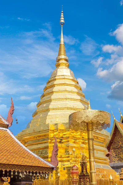 Golden Pagoda Wat Phra Doi Suthep Chiang Mai Thailandia Una — Foto Stock