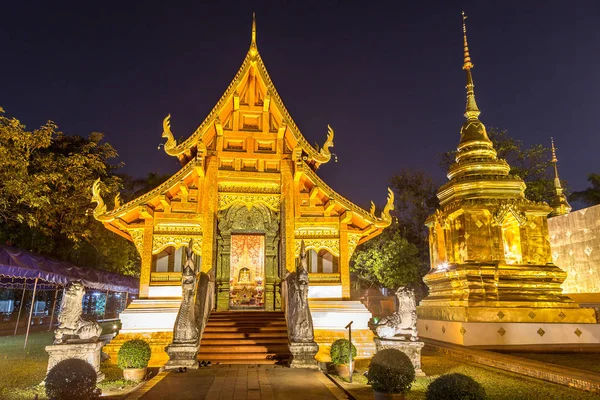 Chiang Mai, Tayland - 29 Mart 2018: Wat Phra Singh - Chiang Mai, Tayland bir yaz günü tapınakta Budistler