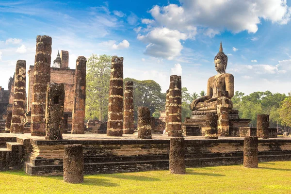 Wat Mahathat Ναό Στο Sukhothai Ιστορικό Πάρκο Ταϊλάνδη Μια Καλοκαιρινή — Φωτογραφία Αρχείου