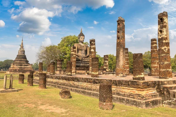 Wat Mahathat Ναό Στο Sukhothai Ιστορικό Πάρκο Ταϊλάνδη Μια Καλοκαιρινή — Φωτογραφία Αρχείου