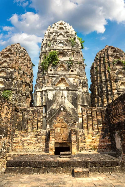 Wat Sawai Templo Sukhothai Parque Histórico Tailândia Dia Verão — Fotografia de Stock