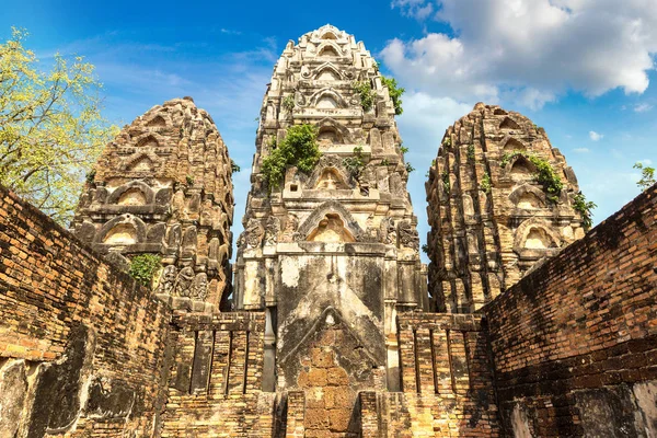 Wat Sawai Templo Sukhothai Parque Histórico Tailândia Dia Verão — Fotografia de Stock