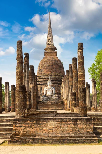 Ναό Wat Στο Sukhothai Ιστορικό Πάρκο Ταϊλάνδη Μια Καλοκαιρινή Μέρα — Φωτογραφία Αρχείου