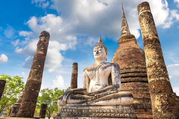 Ναό Wat Στο Sukhothai Ιστορικό Πάρκο Ταϊλάνδη Μια Καλοκαιρινή Μέρα — Φωτογραφία Αρχείου