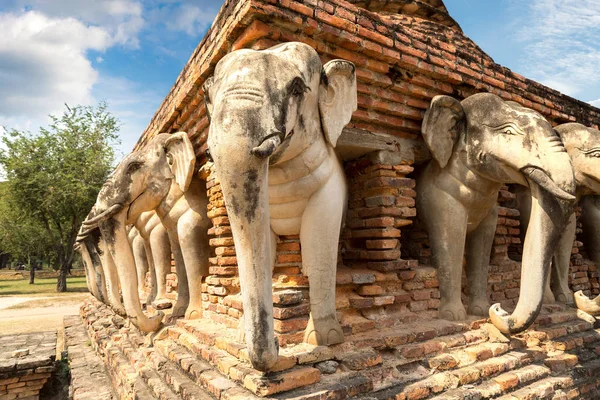 Wat Sorasak Temple Templo Elefante Parque Histórico Sukhothai Tailândia Dia — Fotografia de Stock