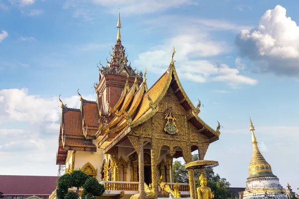 Wat Buppharam Świątynia Buddystów Chiang Mai Tajlandia Letnie Dni — Zdjęcie stockowe