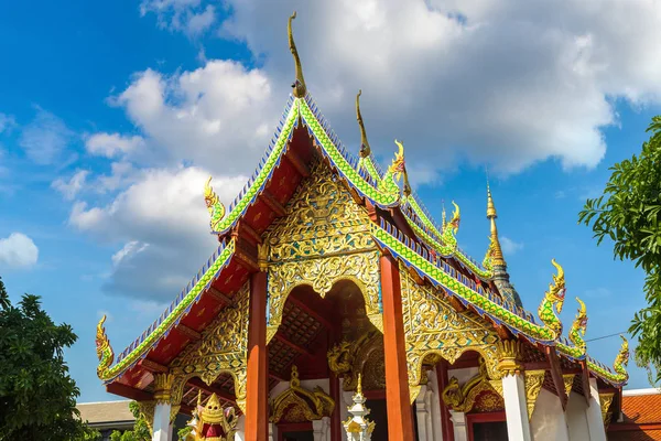 夏の日にチェンマイ タイの仏教徒寺院 — ストック写真
