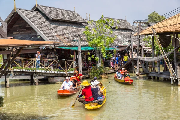 Pattaya, Tayland - 11 Mart 2018: Pattaya, Tayland bir yaz günü, Suüstü pazarı