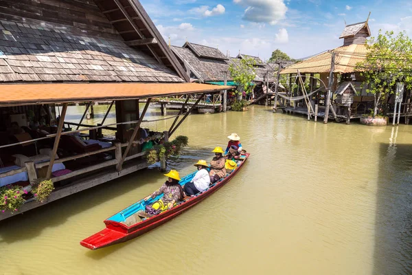 Pattaya, Tayland - 11 Mart 2018: Pattaya, Tayland bir yaz günü, Suüstü pazarı