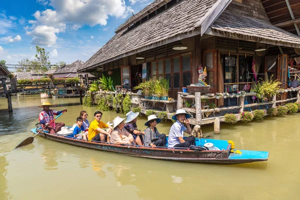 Pattaya, Tayland - 11 Mart 2018: Pattaya, Tayland bir yaz günü, Suüstü pazarı