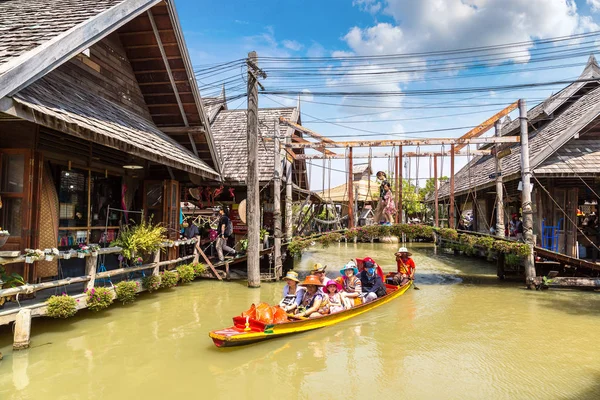 Pattaya, Tayland - 11 Mart 2018: Pattaya, Tayland bir yaz günü, Suüstü pazarı