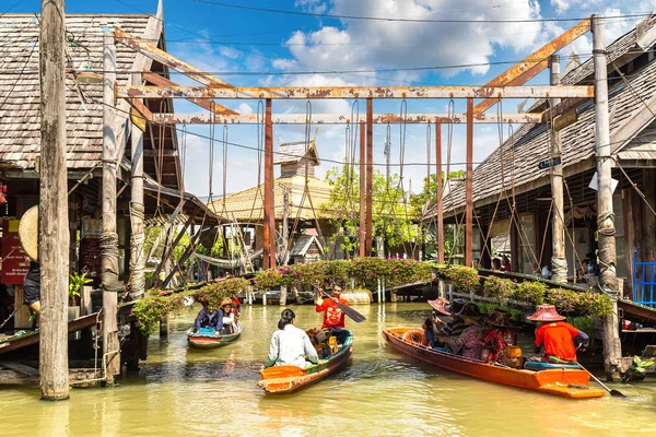 Pattaya, Tayland - 11 Mart 2018: Pattaya, Tayland bir yaz günü, Suüstü pazarı