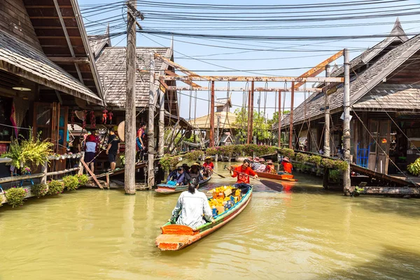 Pattaya, Tayland - 11 Mart 2018: Pattaya, Tayland bir yaz günü, Suüstü pazarı