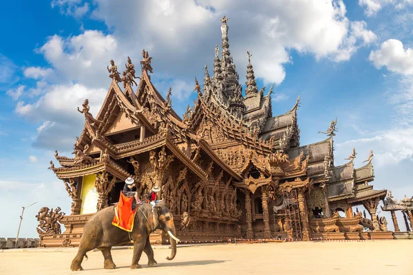 Tourists Ride Elephant Sanctuary Truth Pattaya Thailand Summer Day — Stock Photo, Image