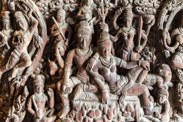 Bir yaz günü Tayland, Pattaya 'da Gerçeğin Sığınağı